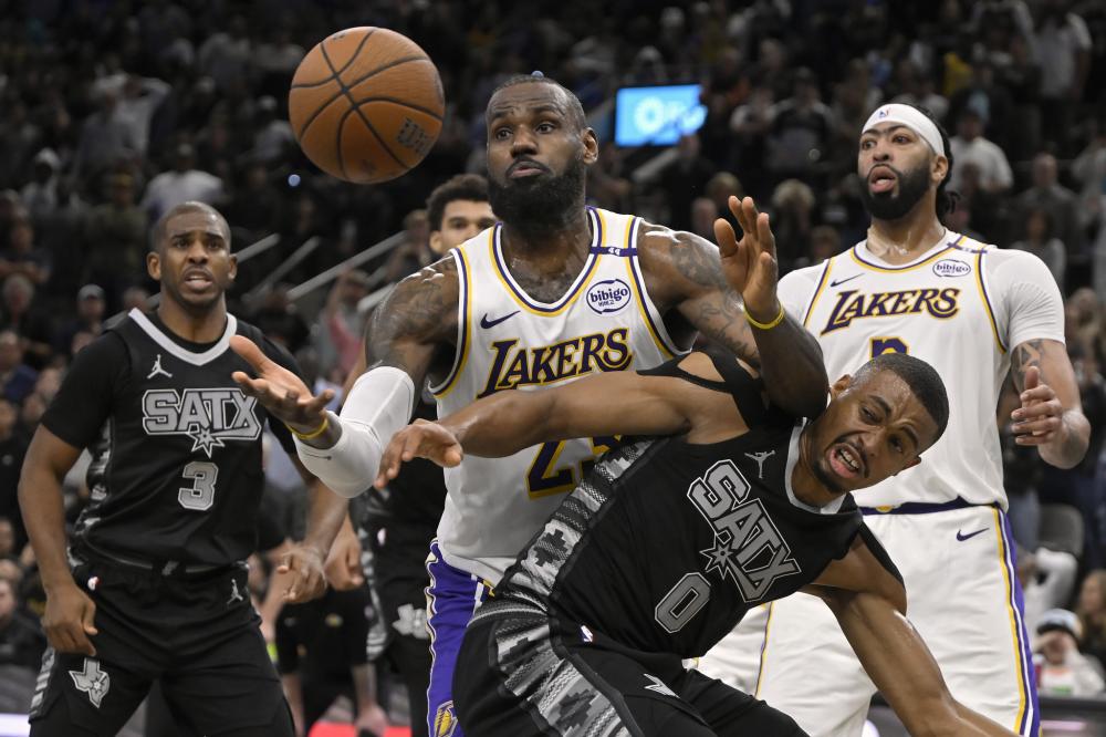 他在整个夏 他在整个夏